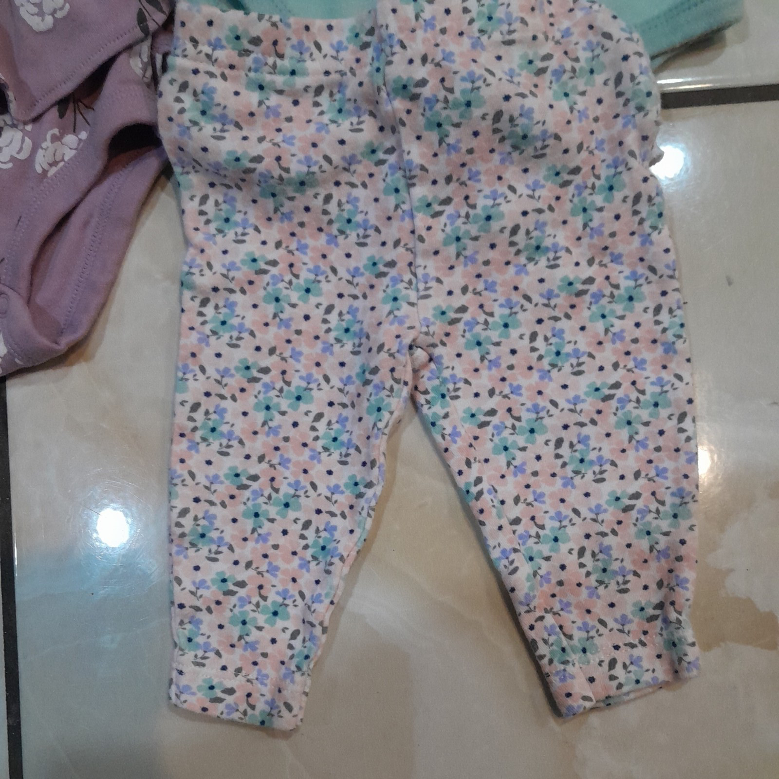 Infant Girls Mixed Lot of 5 Bodysuits and Pants Sz 0-3 months