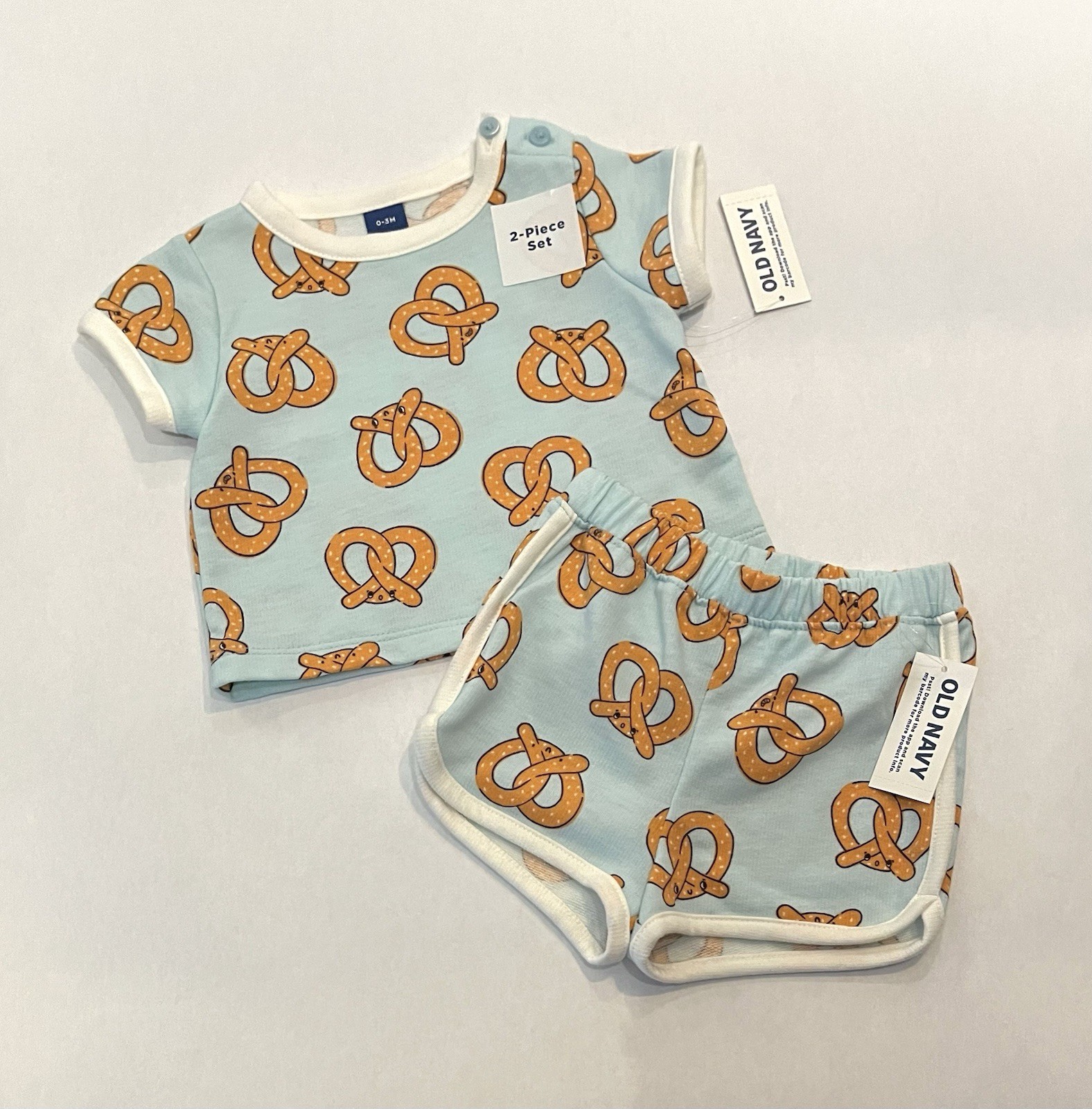 Old Navy Baby Boy Girl 0-3 Months Shorts Shirt 2 PC Set Cute Pretzel Outfit New