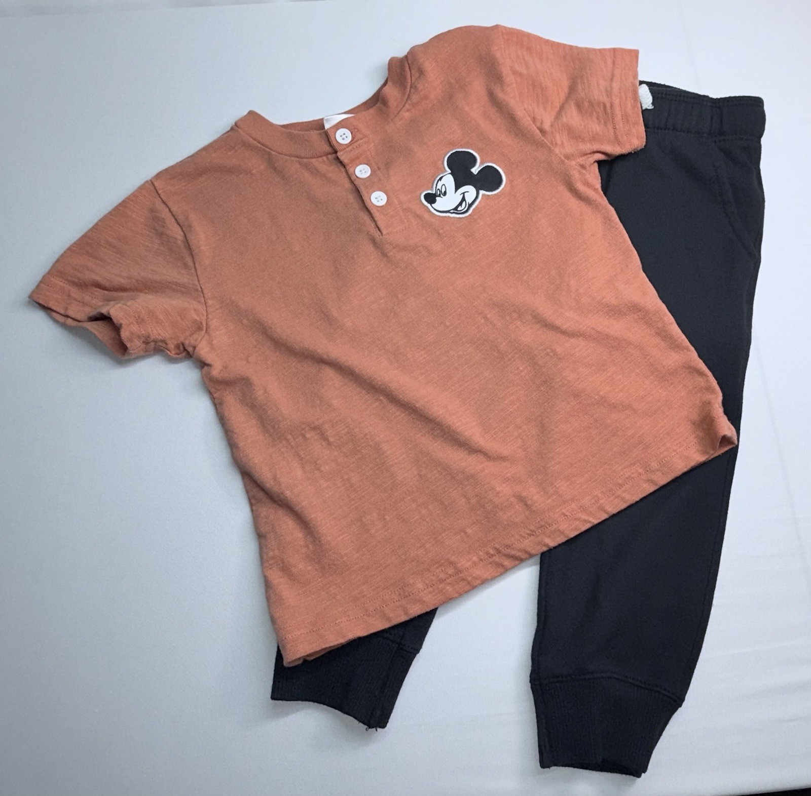 Disney 2T Mickey Mouse Appliqué Short Sleeve Casual Tee & Jogger Pants Set