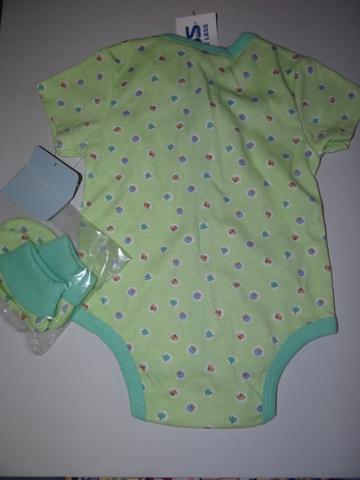 Vintage Disney POOH romper w/ booties sz 6-9 mo leaves honey pot bees green