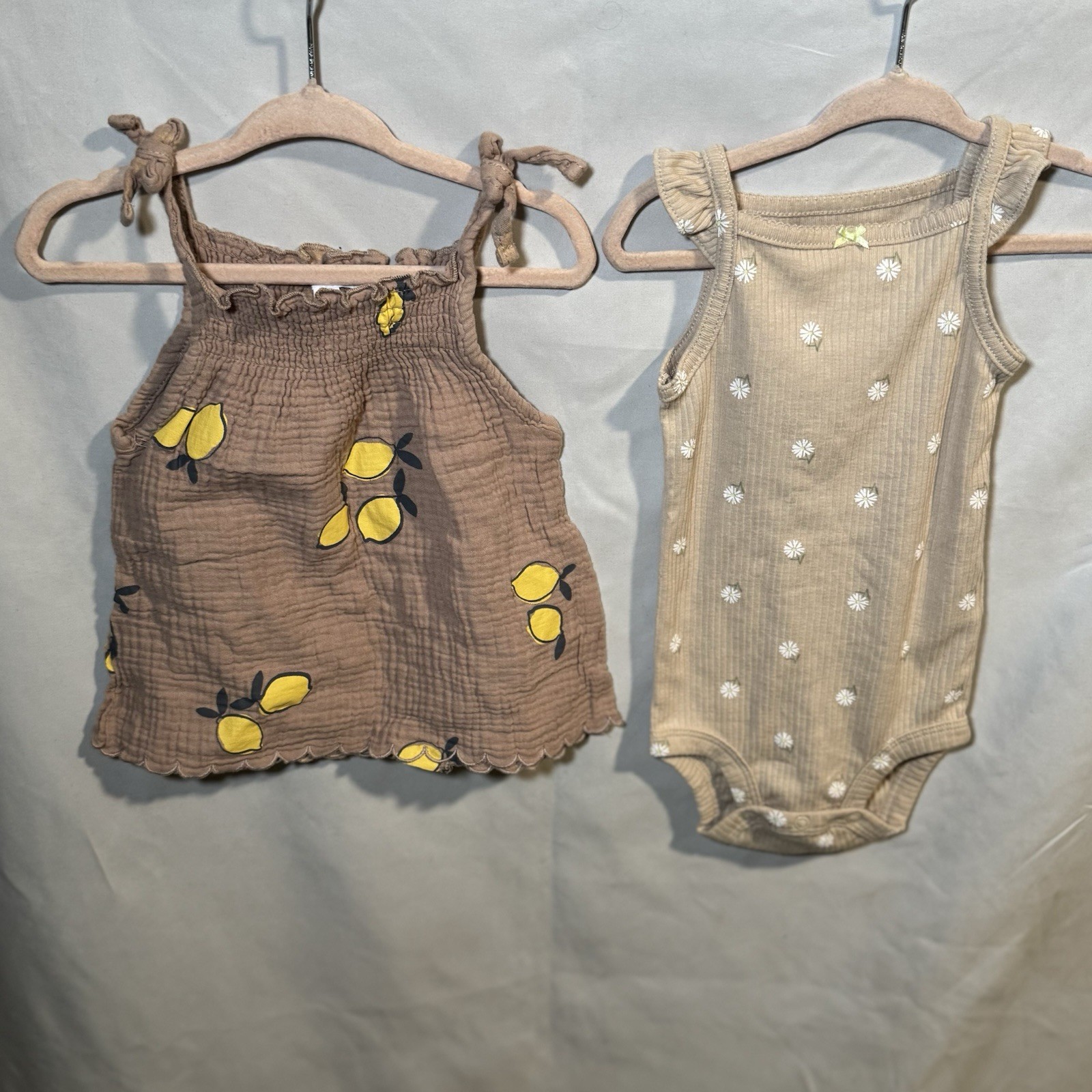 Baby Girl 2 Piece Beige Summer Set Top Bodysuit 12 M Lemon/Floral Sleeveless