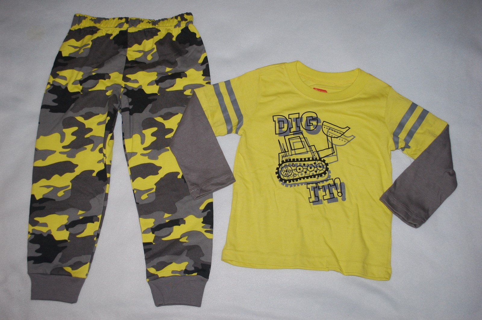 Toddler Boys L/S SHIRT & CAMO SWEATPANTS Bright Yellow Gray “DIG IT” Crane 2T