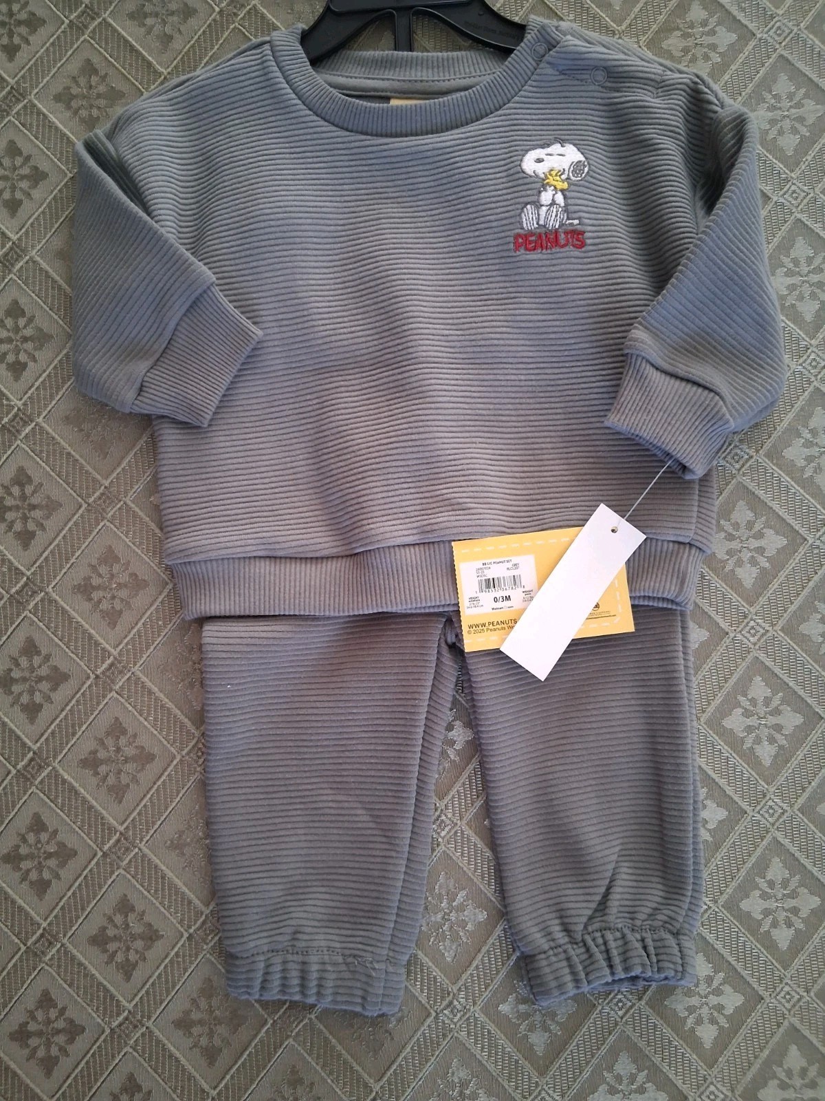 NWT-Peanuts-2 Pc Snoopy Outfit- Infant Size 0/3 Months- -Gray