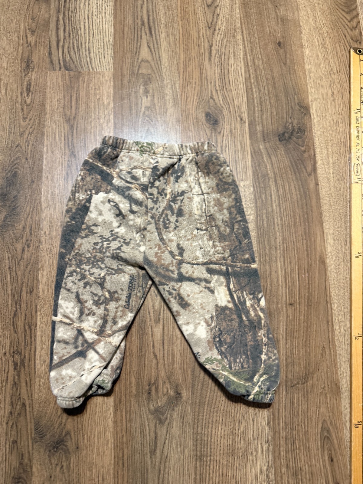 Cabela’s Set Infant 0-3 month Camouflage “I hunt for Hugs” Shirt Pants