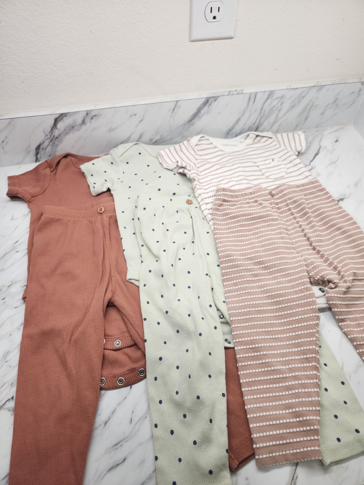 Easy-Peasy 3 Sets Bodysuits and Pants Outfits 24M Organic Cotton