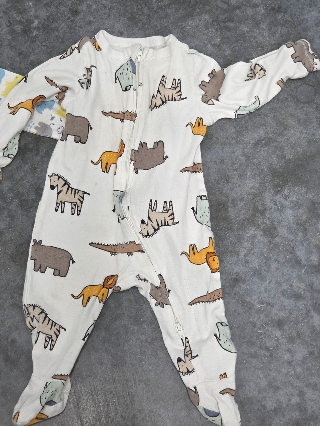 Lot Of 4 Pieces Gently Used Boys Baby Clothes Size 6-9 M