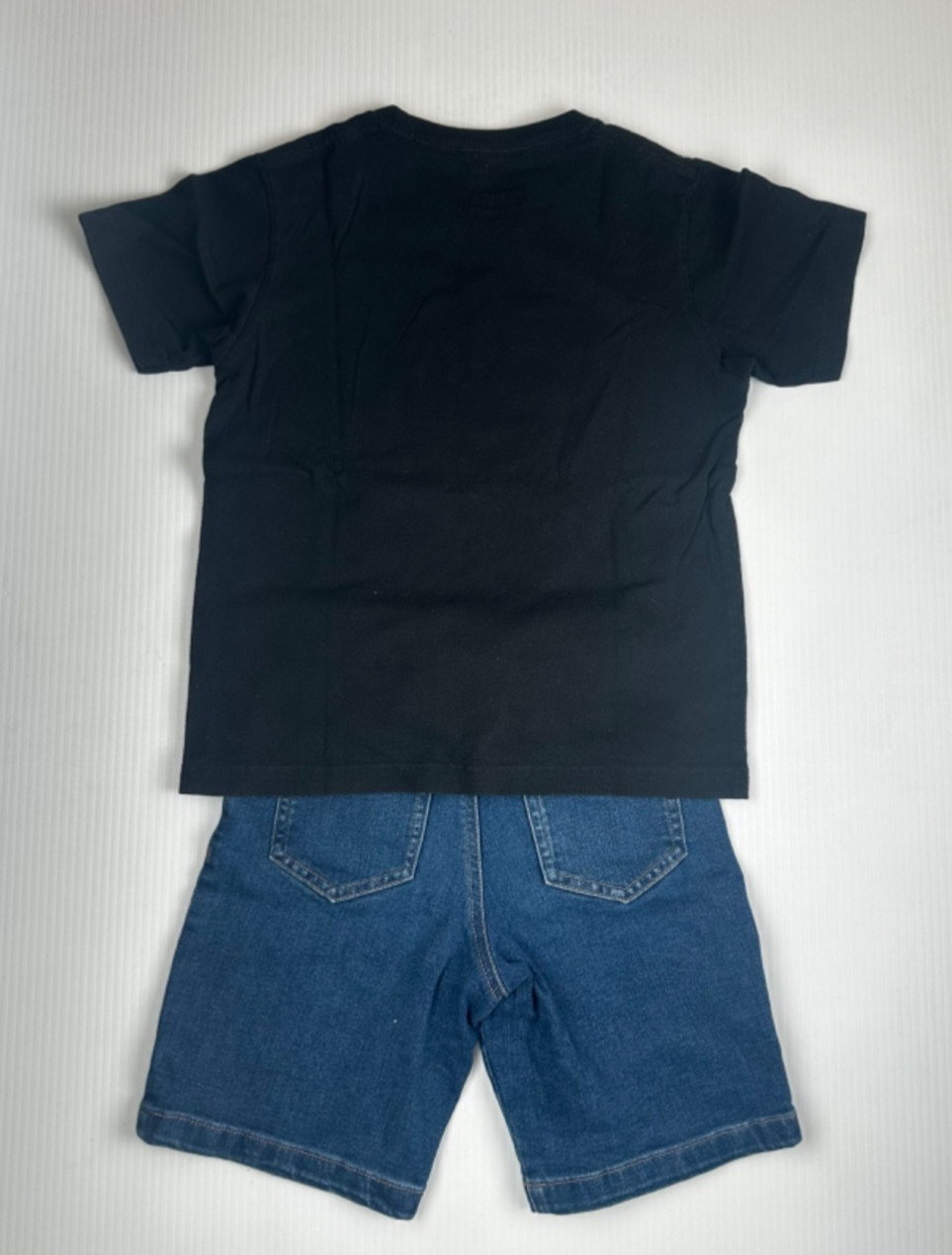 Lot of 2 Boys Sz S 6-7 Uniqlo Black Minions Short Sleeve Shirt & 365 Jean Shorts