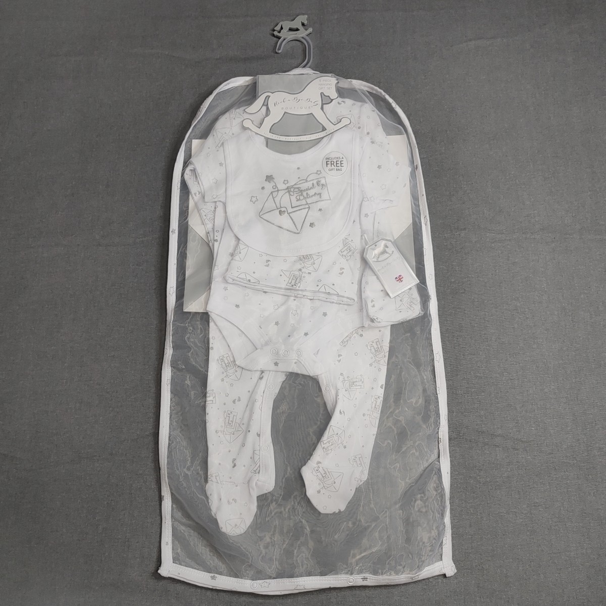 Rock-A-Bye Baby – White/Grey – 5 Piece Baby Gift Set – Size 3-6 months