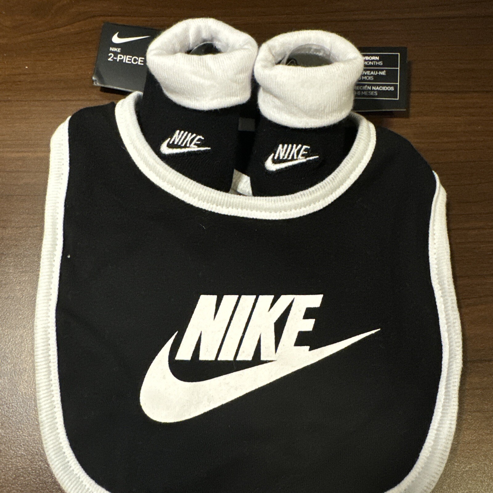 Nike Swoosh Newborn Baby 0-6 Months Cotton Booties and Bib 2-Piece Set Black NWT