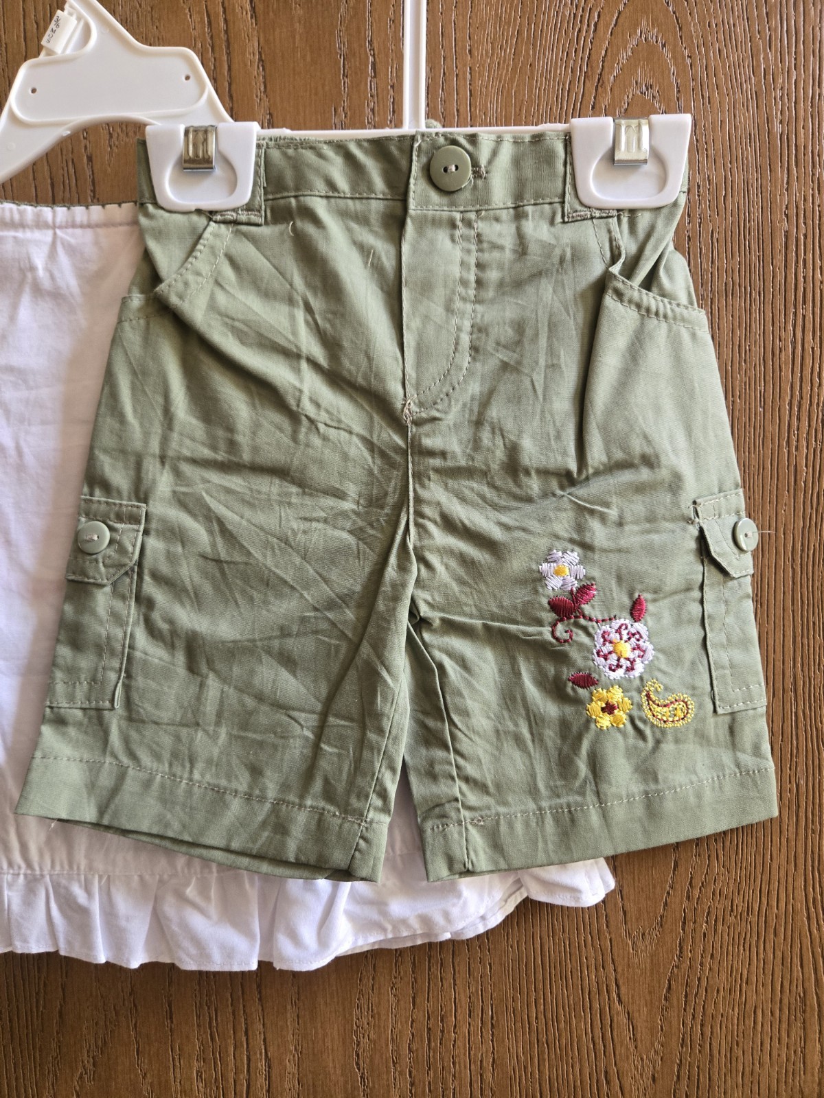 NWT Size 6-9M Young Hearts 2 piece short set outfit w/ white shirt flowers green