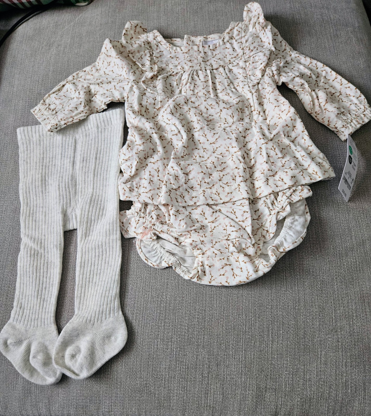 Carters baby girl 3 Piece Set. Dress, Bloomers, And Tights. 100% COTTON 3month