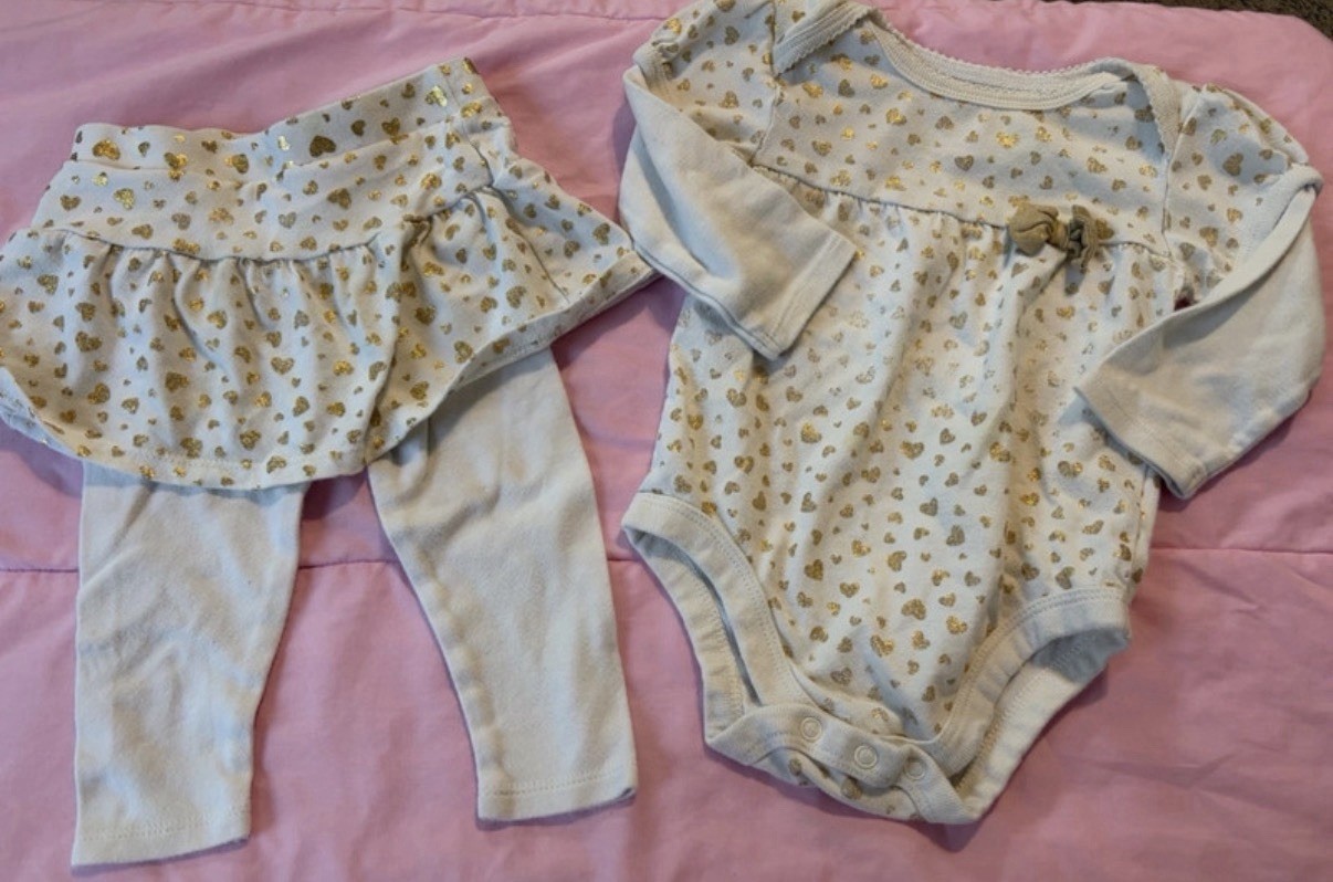 Garanimals Girls 2-Piece 6-9M White/Gold Hearts Bodysuit & Leggings Bow