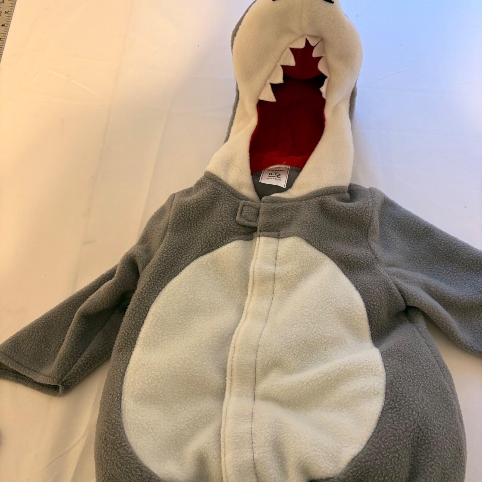 Old Navy Toddler’s 2 Piece Hooded Baby Shark Costume Jacket & Pants 6-12 months