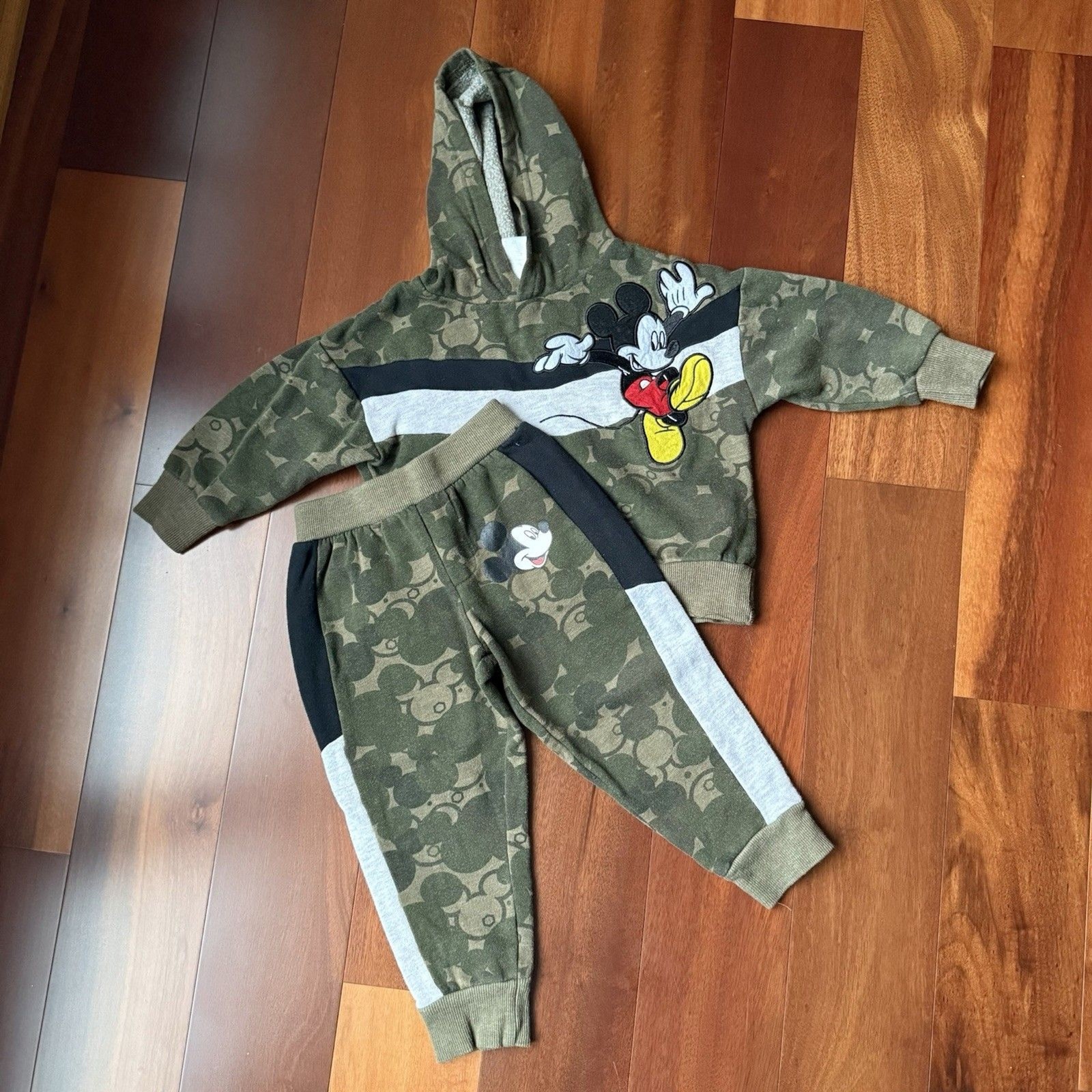 Disney MICKEY MOUSE Toddler Sweatshirt Outfit Camo Embroidered 2 pc Set Boy 2T