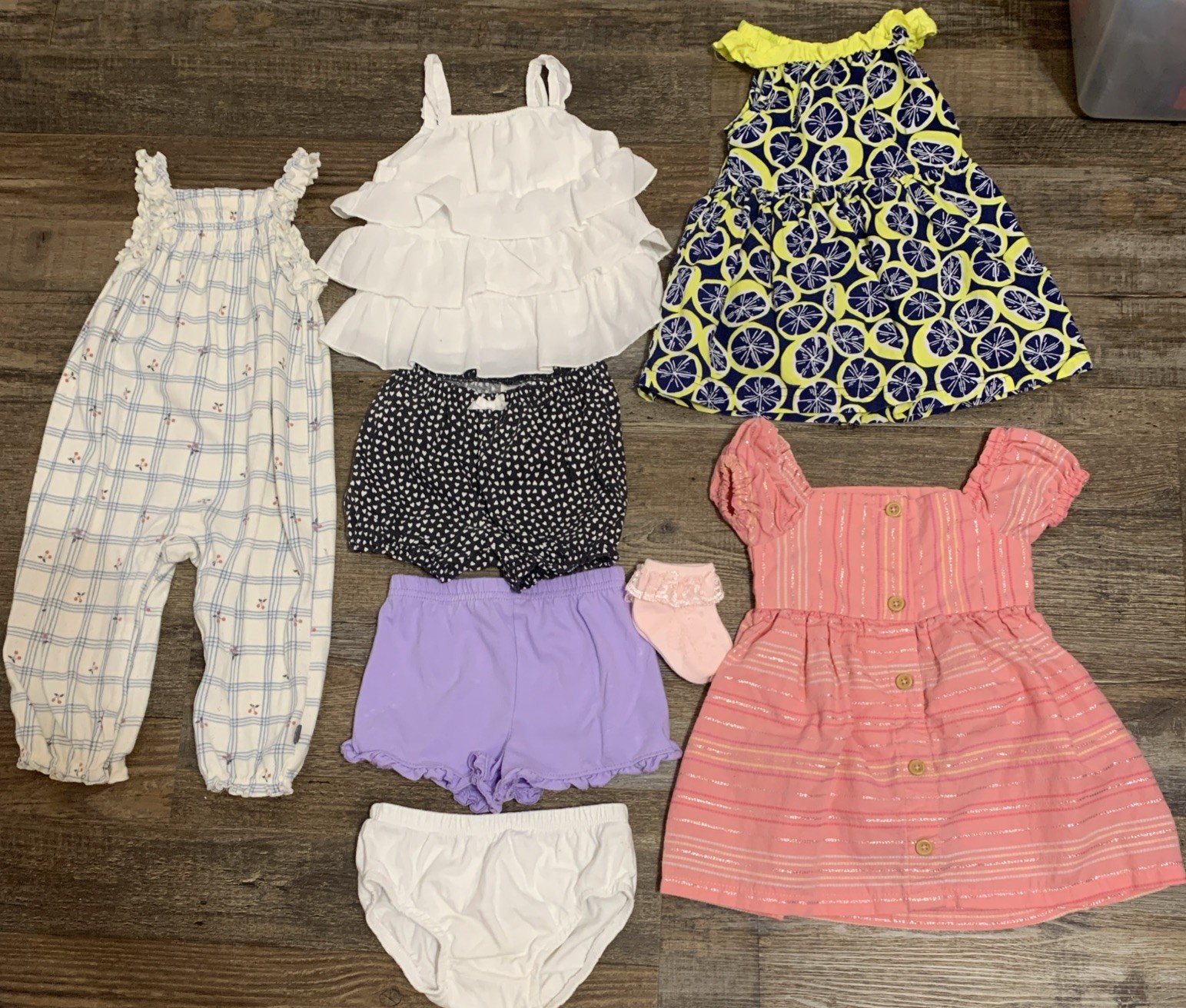 Girl’s 8-pc Lot (1) 1-pc (2) Bloomers (1) Top (2) Dresses (1) Sock Sz 12 M #1829