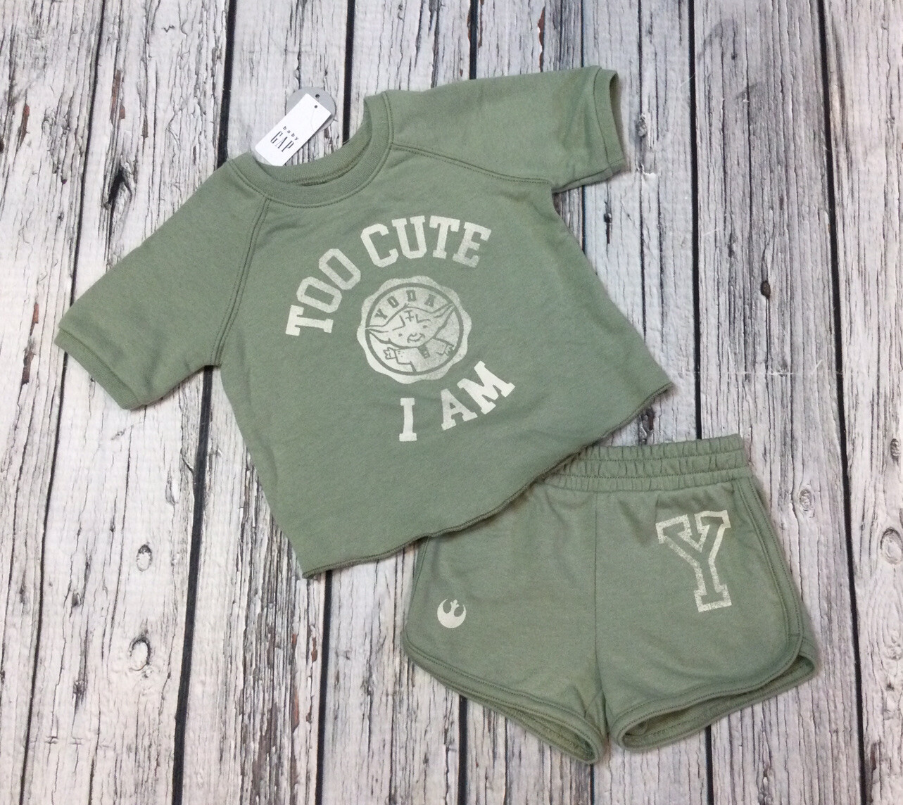 Baby Gap Boys 18-24 Months Baby Yoda Star Wars Green Shorts Outfit. NWT
