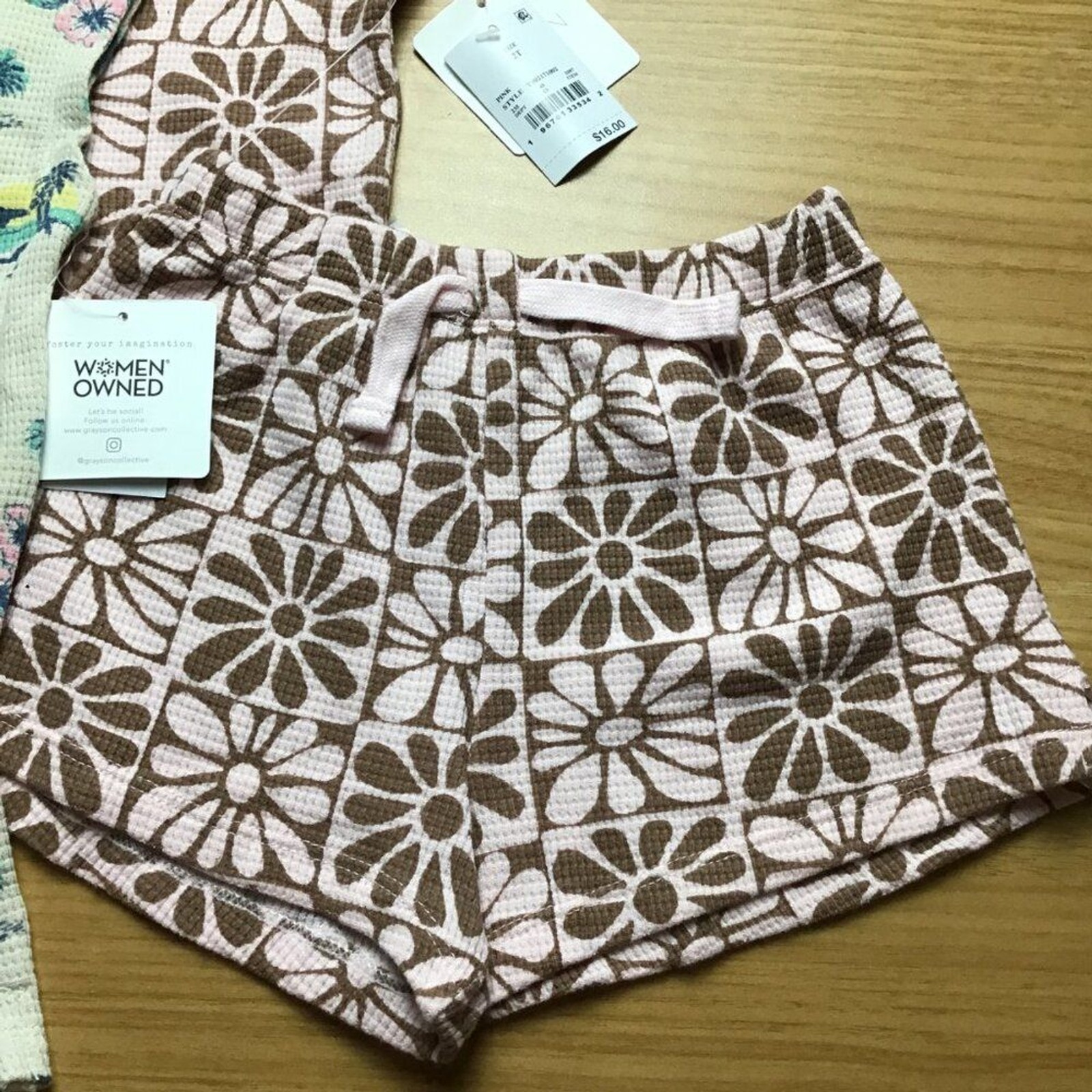 Grayson Mini 4 Pice Set Girl Top and shorts Size 2T