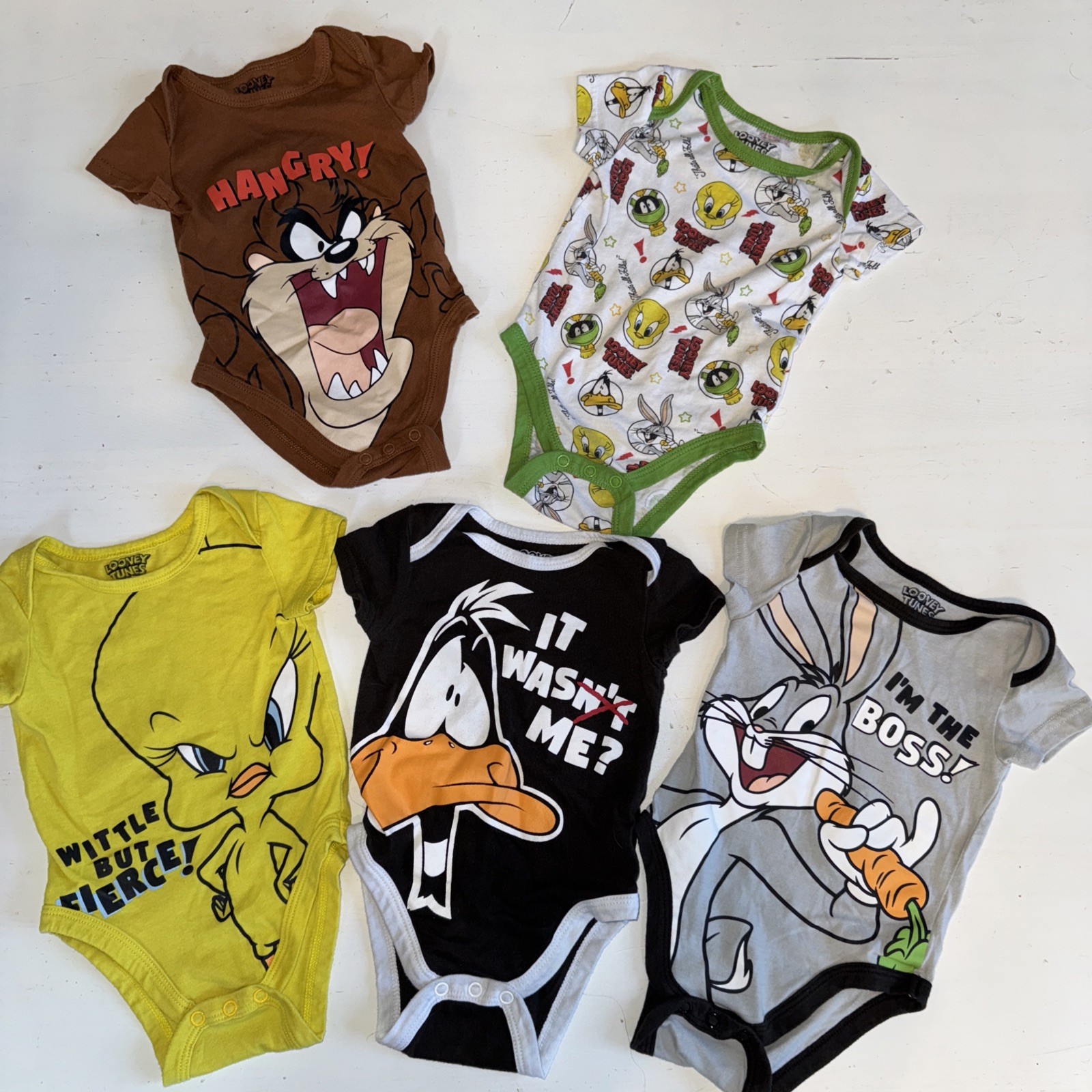 Looney Tunes Baby Bodysuit Lot – 6/9 Months Set of 5 Taz, Tweety, Bugs, Daffy