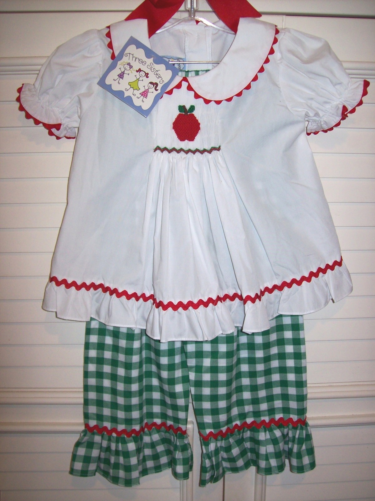 Girl 4T: Boutique NWT ~THREE SISTERS~ Smocked Apple-Themed Top & Bloomers Set