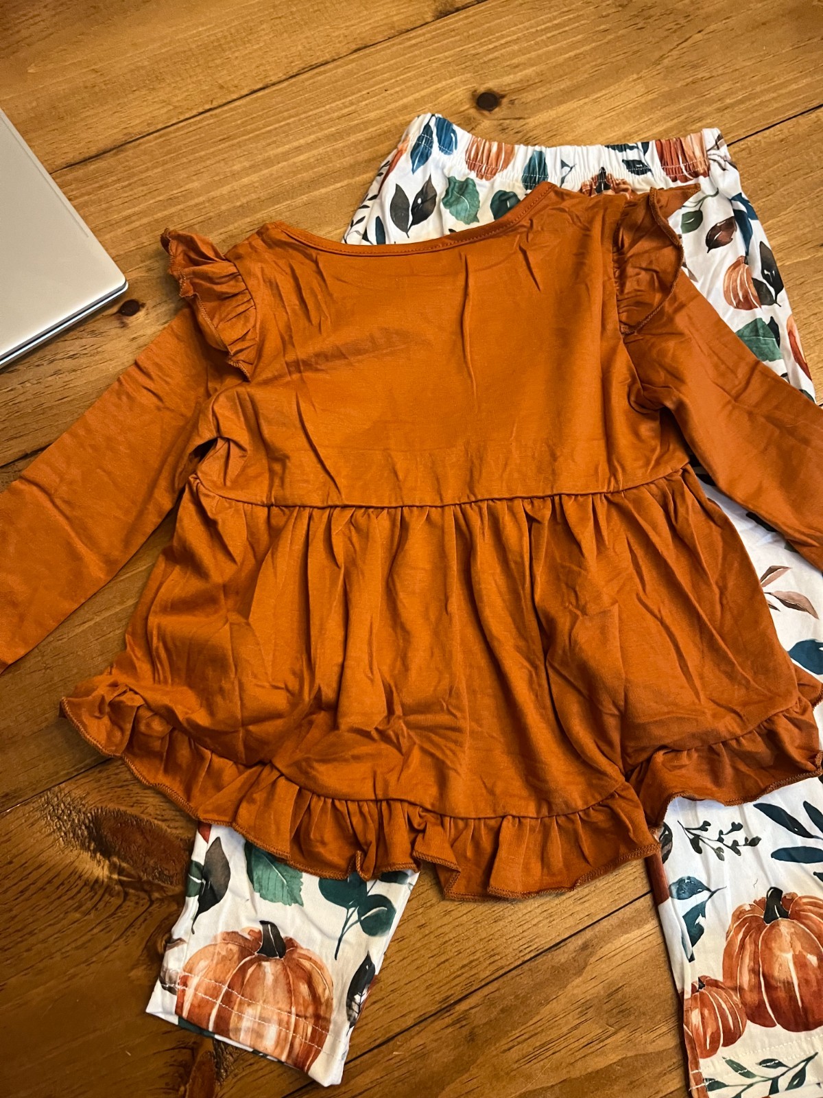 Little Girls Thanksgiving Set-New-Unbranded-Size 100=3/4T Measurements In Listin