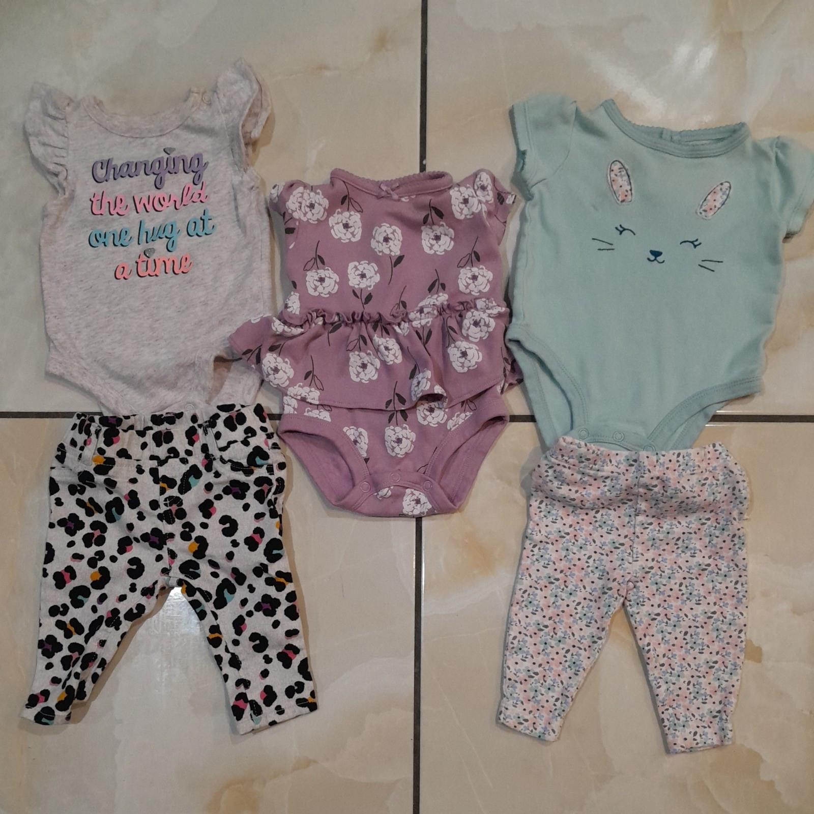 Infant Girls Mixed Lot of 5 Bodysuits and Pants Sz 0-3 months
