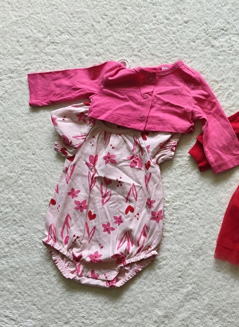 Baby girl NWT Valentine’s day outfit bundle, pants set, dress, cardigan, size 3m