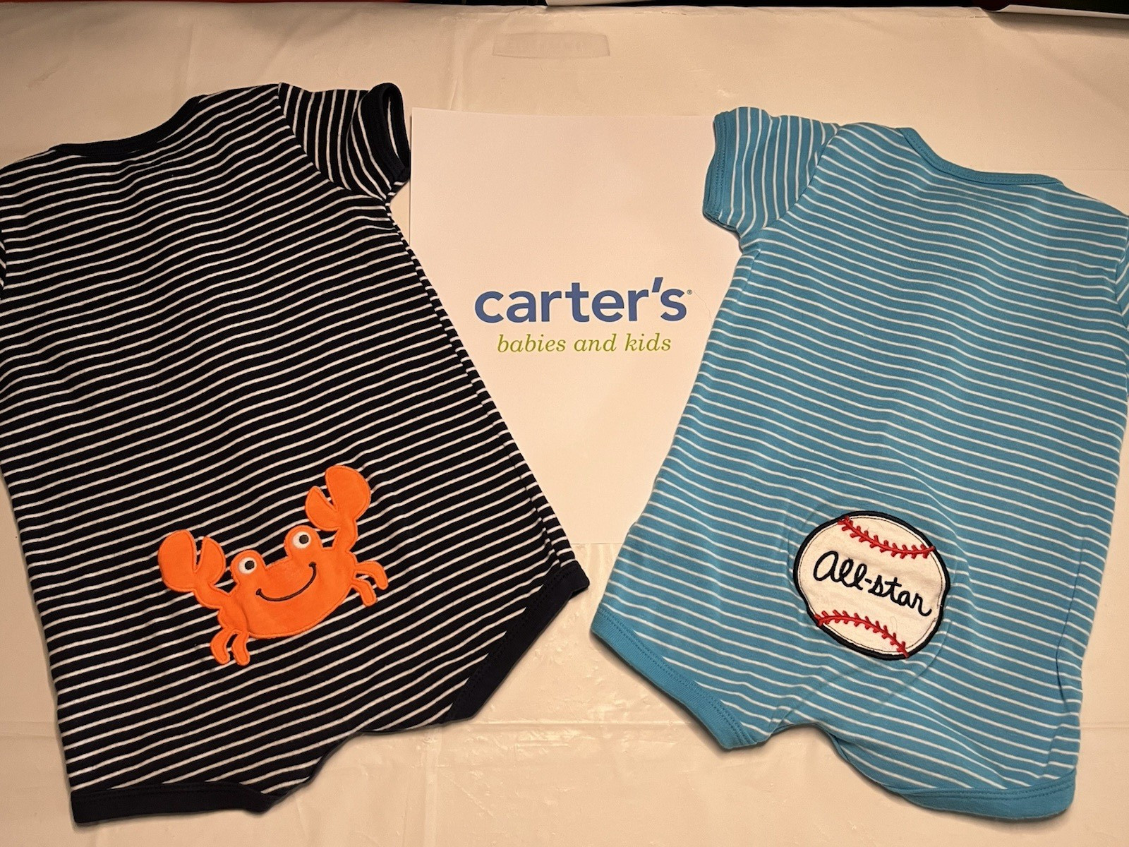Carters Boys Lot Of 4 Shirts & 2 Rompers=6 Total-Size 9 Months-Bin110