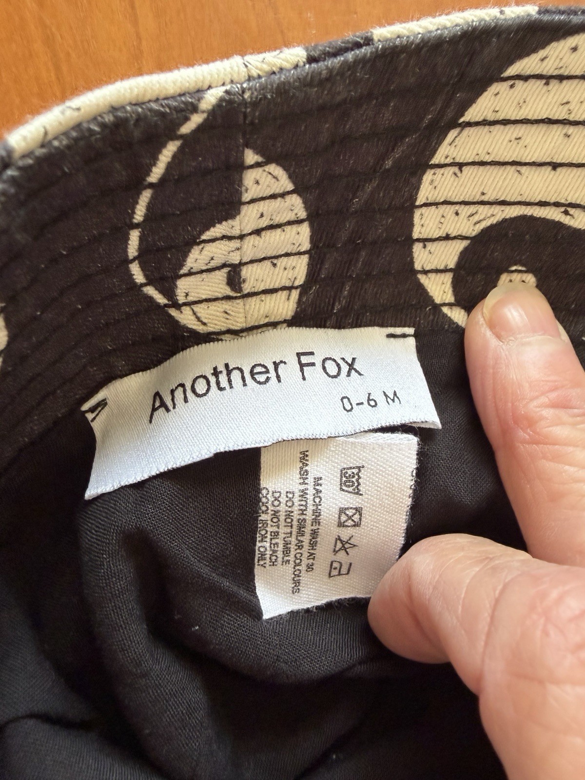 Another Fox EUC Black/Ivory Yin Yang Viscose Romper Org Cotton Bucket Hat-3-6Mos