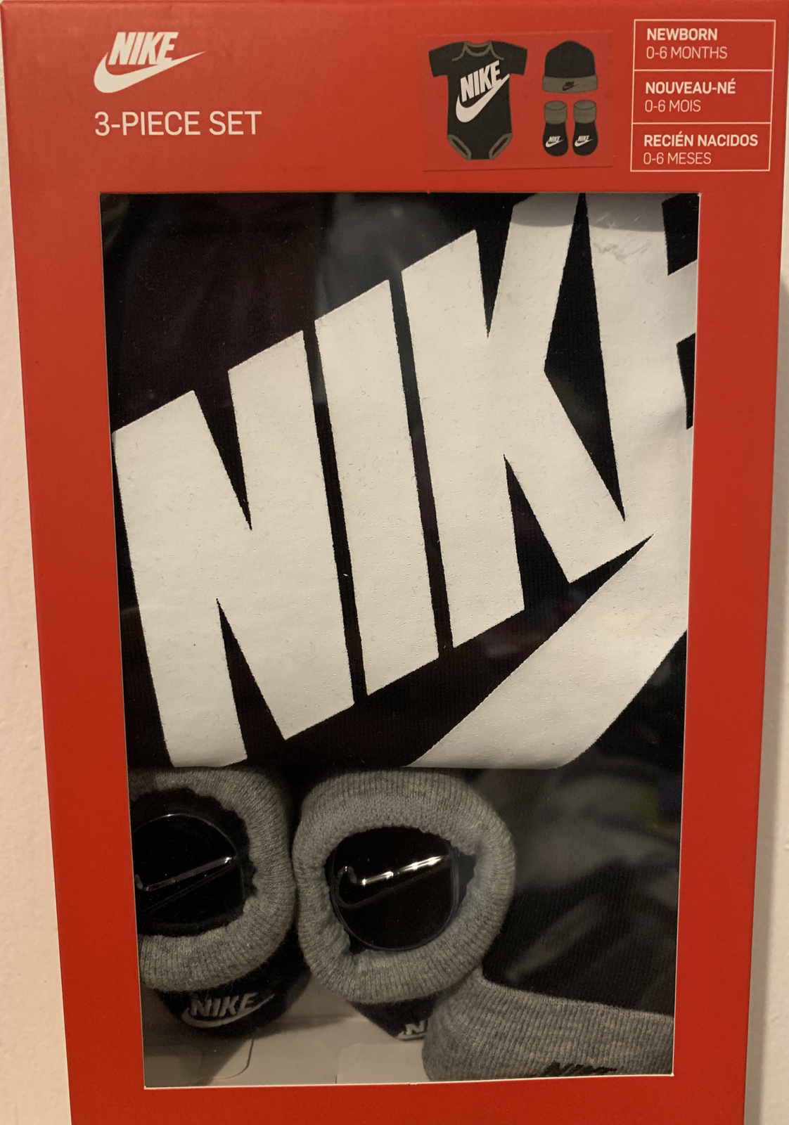 Nike Newborn Baby Boys 0-6 Month Sock Booties Bodysuit Beanie Hat 3 Piece Set .