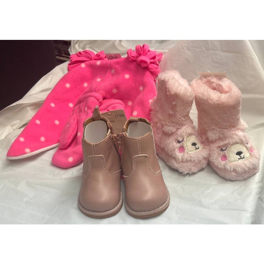 ~ NEW ~ Mix Lot of Baby/Toddler Girl Faux Fur Boot, Shoes, Hat, Mitten 12-24 M