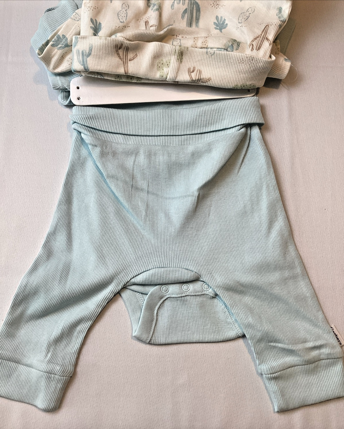 Gerber Baby Infant 7 Piece Set, 2 Onesies, 3 Bibs & 2 Pants, Cactus, Size: 6M